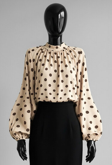 Elegante beige blouse met bruine stippen en volumineuze mouwen