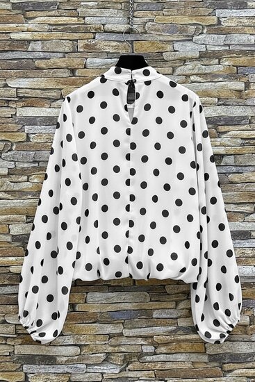 Elegante witte blouse met zwarte stippen en volumineuze mouwen