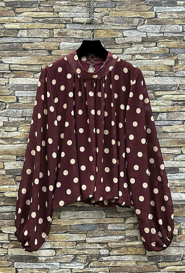 Elegante bordeaux blouse met beige stippen en volumineuze mouwen