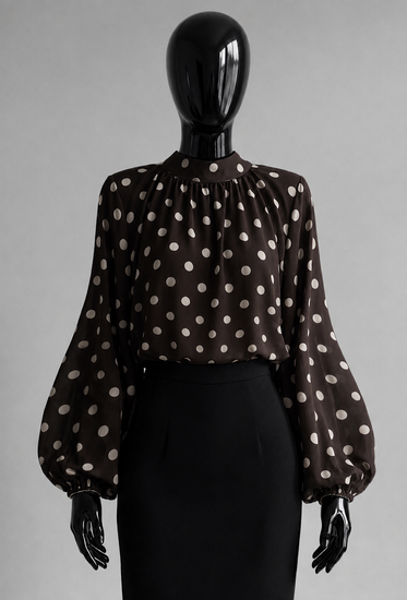 Elegante bruine blouse met beige stippen en volumineuze mouwen