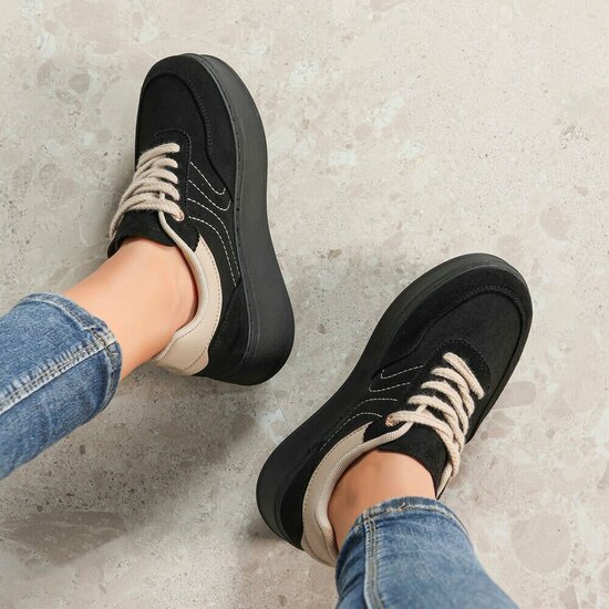 Zwarte sneakers met chunky zool en beige details-Chata
