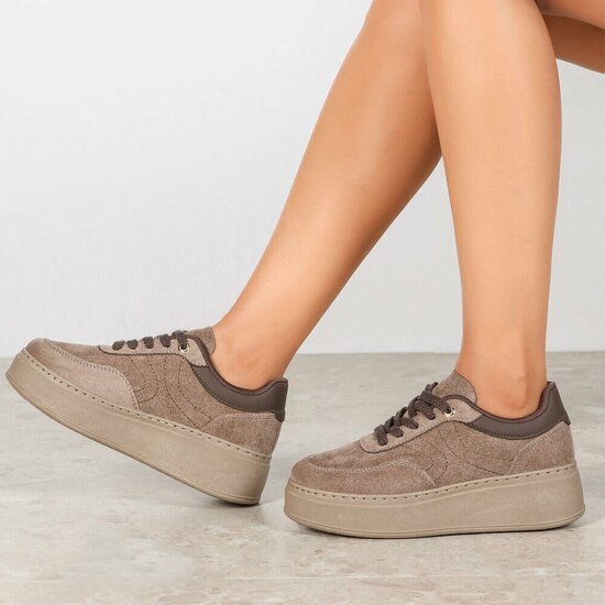 Kaki sneakers met chunky zool en bruine details-Chata