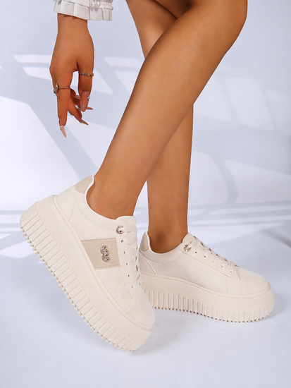 Beige sneakers met plateauzool en sierdetail-Charmona