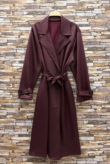 Bordeaux trenchcoat met ceintuur en print
