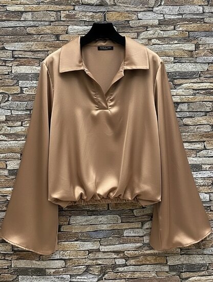 Luxe gouden-caramel satijnen blouse – Made in Italy