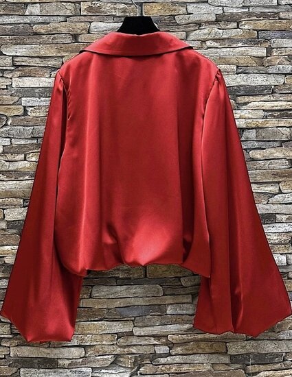 Luxe rode satijnen blouse – Made in Italy