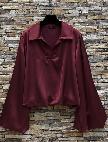 Luxe bordeaux satijnen blouse – Made in Italy