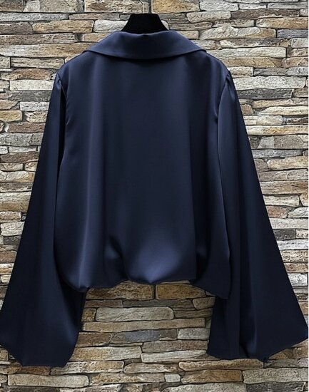 Luxe donkerblauwe satijnen blouse – Made in Italy