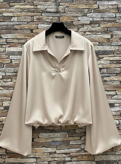 Luxe beige satijnen blouse – Made in Italy