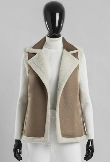 Luxe kaki bodywarmer met teddy afwerking