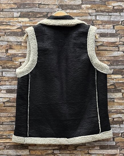 Luxe zwarte bodywarmer met teddy afwerking