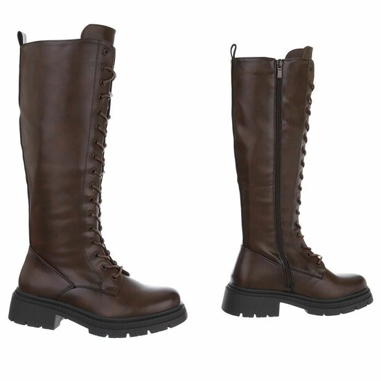 Bruine hoge veterboot Marja 