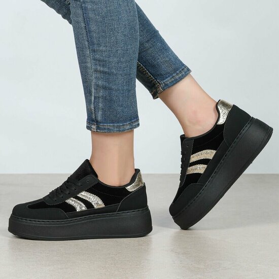 Zwarte sneakers met gouden strepen en chunky zool-Darlina