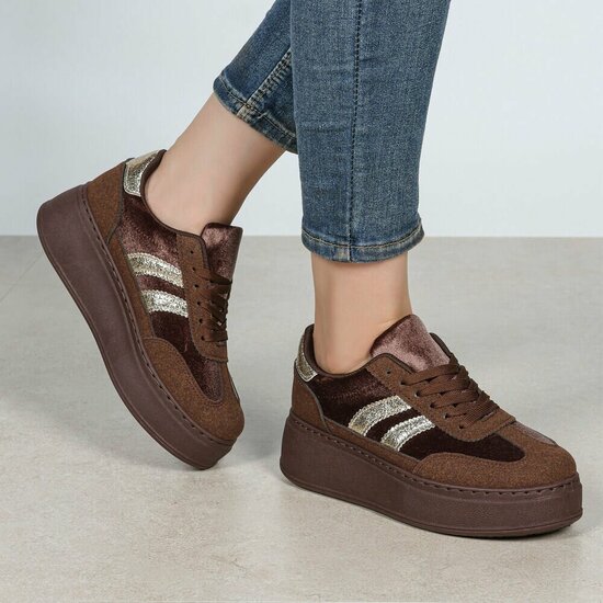 Bruine sneakers met gouden strepen en chunky zool-Darlina