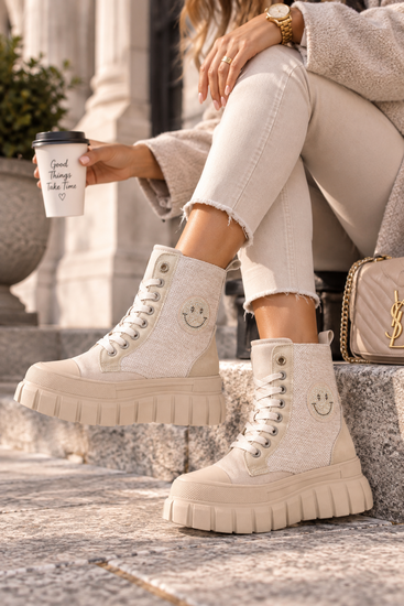 Beige chunky veterboots met smileydetail-Ulrika