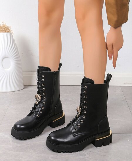 Zwarte veterboots met chunky zool en strass-Yola