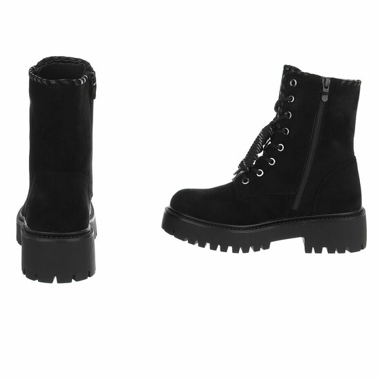 Zwarte suède veterboots met grove zool