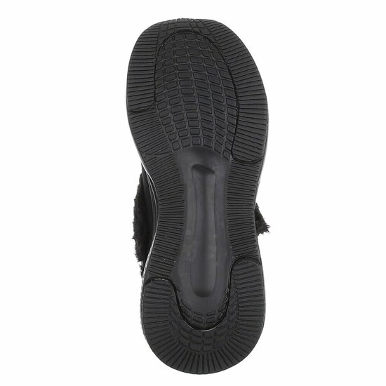 Zwarte wintersneakers met warme imitatiebontkraag-Tamara