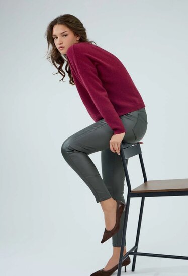 Kaki groene slim fit leatherlook broek