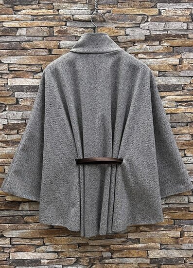 Grijze cape jas met elegante ceintuur