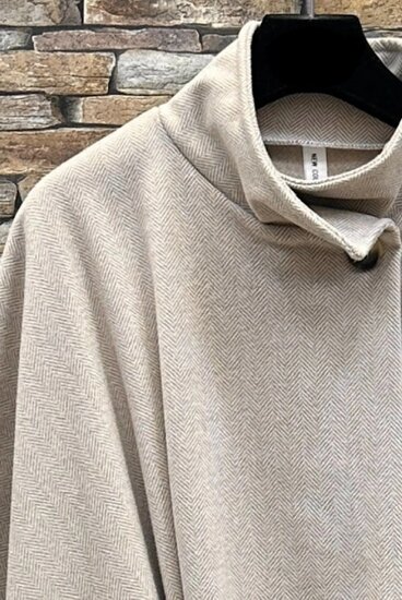 Beige cape jas met elegante ceintuur