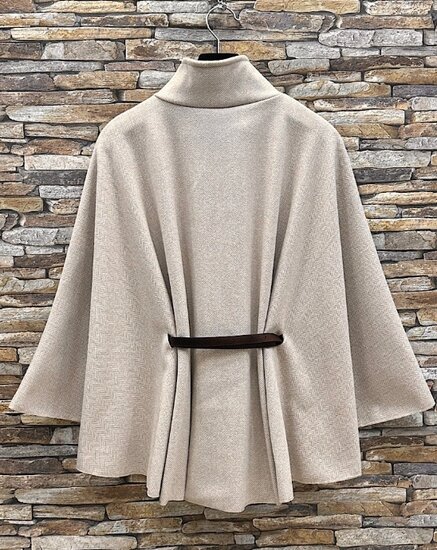 Beige cape jas met elegante ceintuur