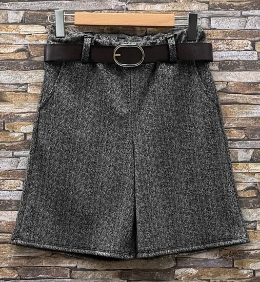 Grijze bermuda short met riem en zachte fleecevoering