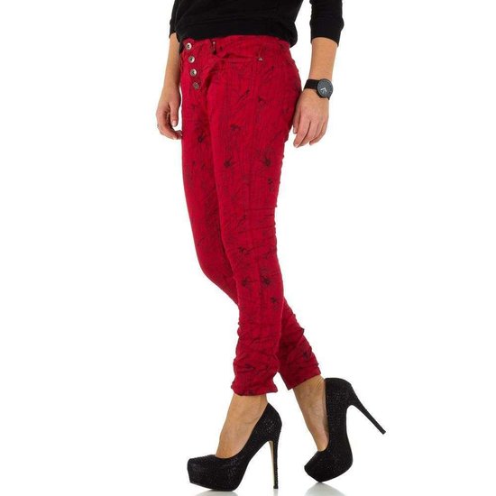 Jeans red met black prints.