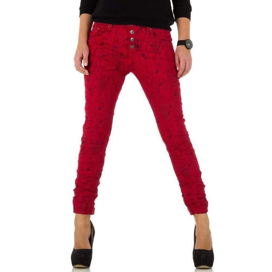 Jeans red met black prints.