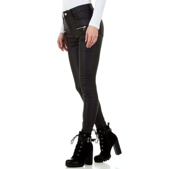 Stretch broek in leatherlook.