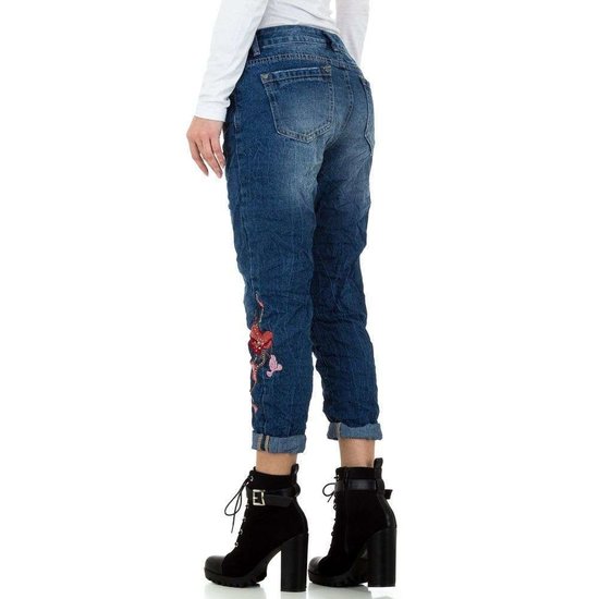 Jeans met broderie en strass.