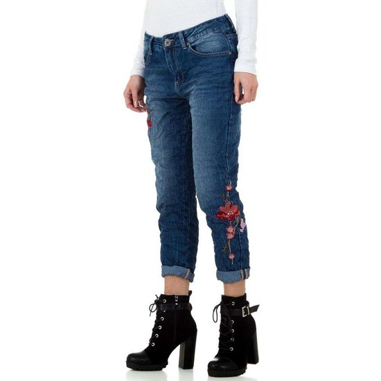 Jeans met broderie en strass.