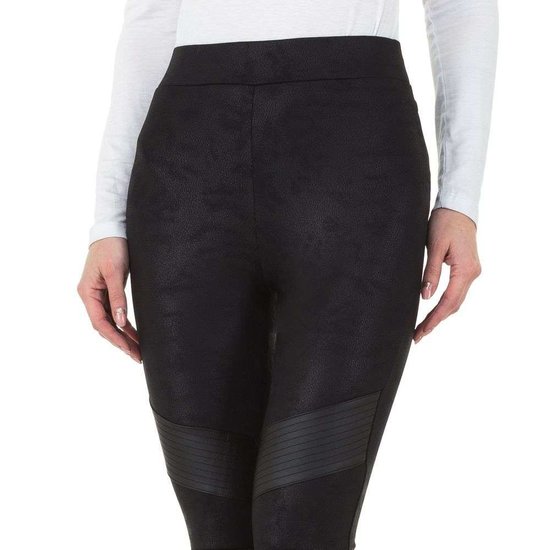 Mooie broek in leather look.