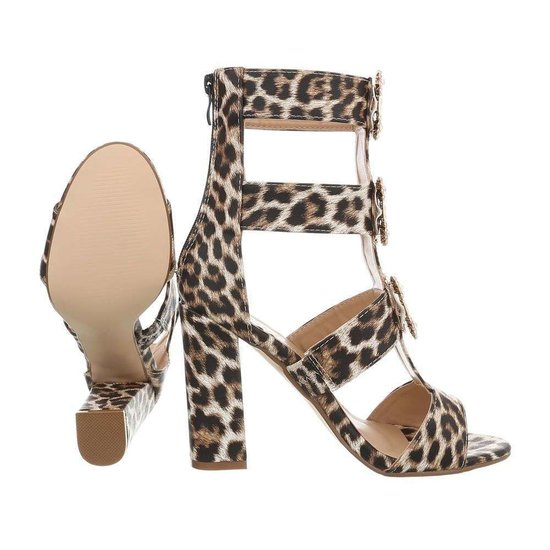 Cameo sandaal met slangenmotief en strass.