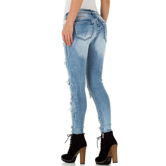 Destroyed bleu jeans met versiering en leopard print.