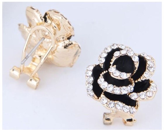 Boucles d'oreilles motif fleur .