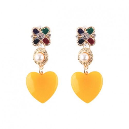 Oorbellen in hartvorm.