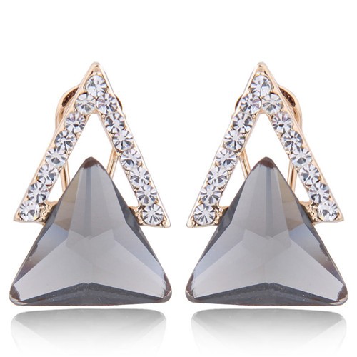 Design oorbellen in triangle vorm.