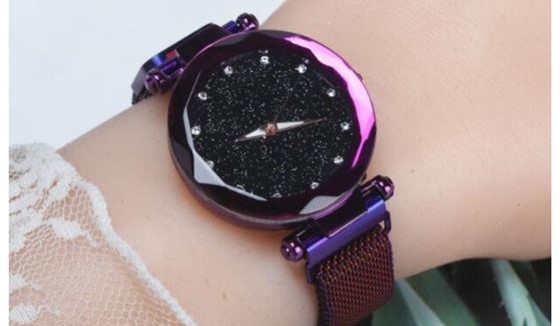 Trendy dames horloge in flashy kleuren.