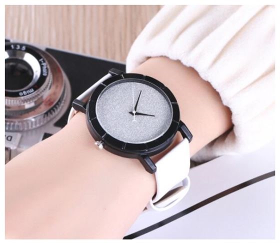 Trendy fashion design dames horloge.