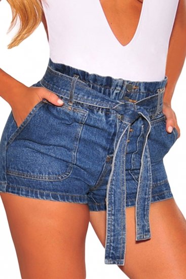 Fashion denim short.