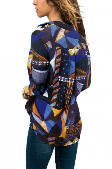 Blouse met abstracte kleuren.