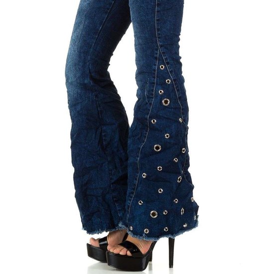 Trendy jeans met wijde pijpen.