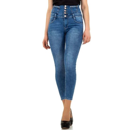 Push up high waist jeans.