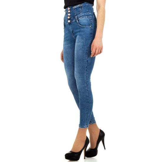 Push up high waist jeans.