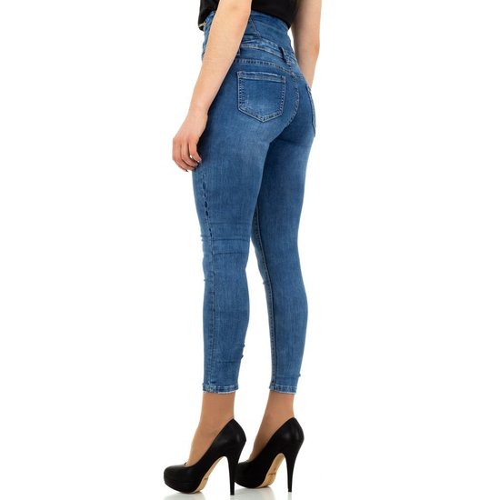 Push up high waist jeans.