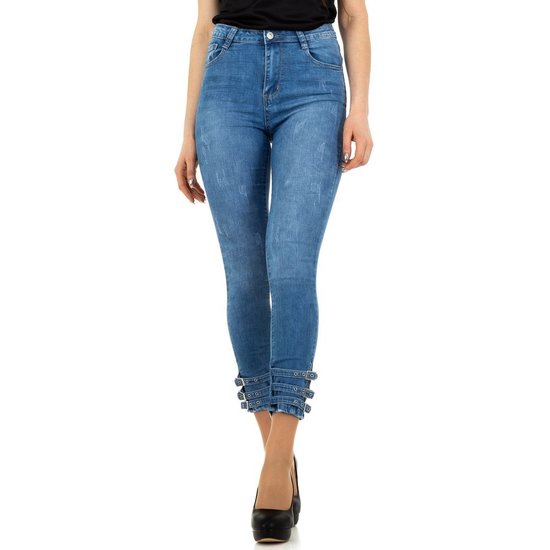 Fashion high waist jeans.