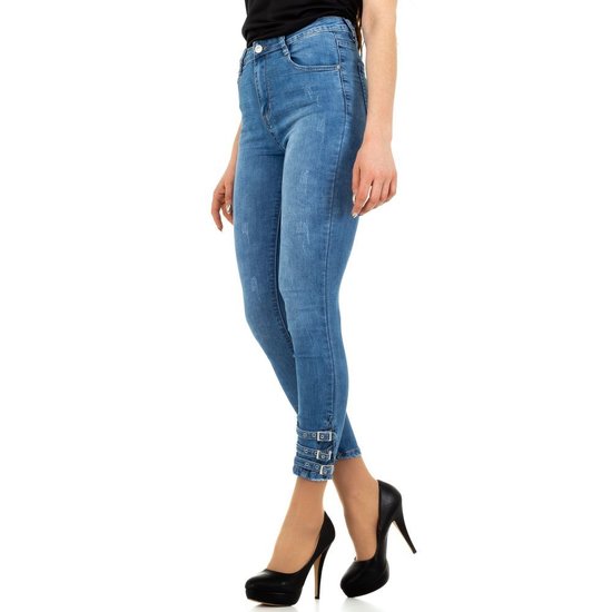 Fashion high waist jeans.