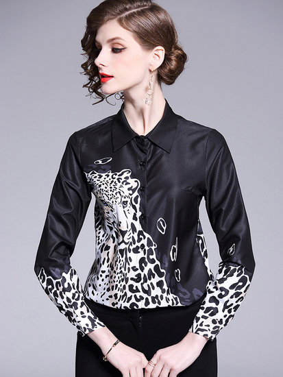 Fashion printed blouse.