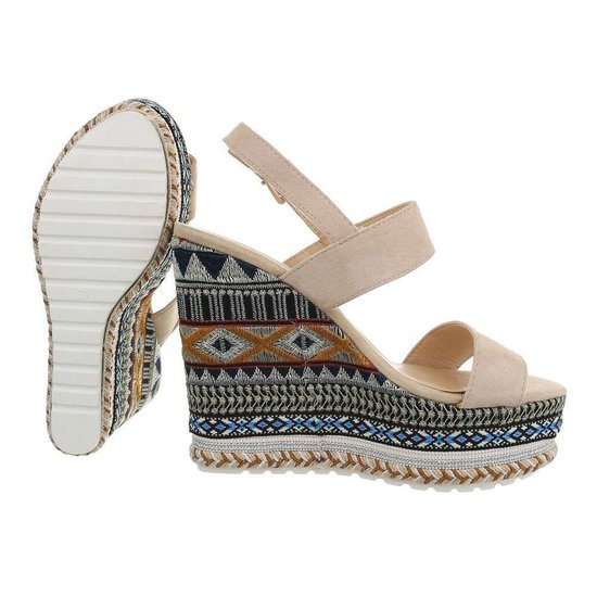 Aria bohemian wedge